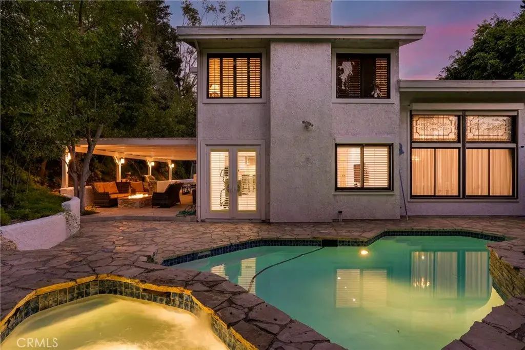 24523 Park Granada, Calabasas