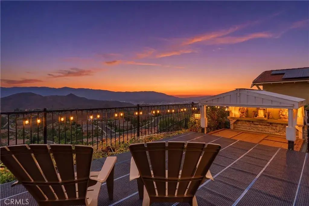 15979 Skyridge, Riverside