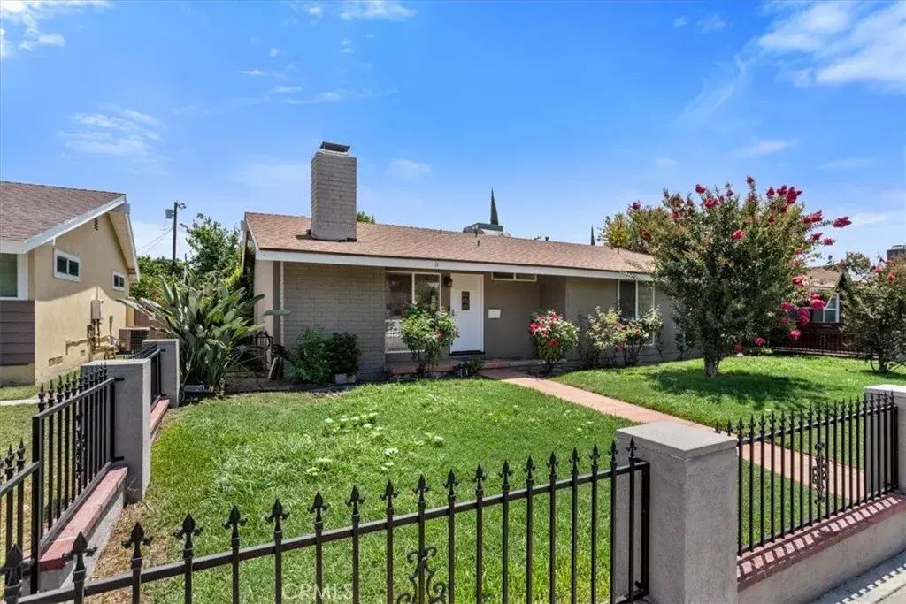 7942 De Soto Avenue, Canoga Park