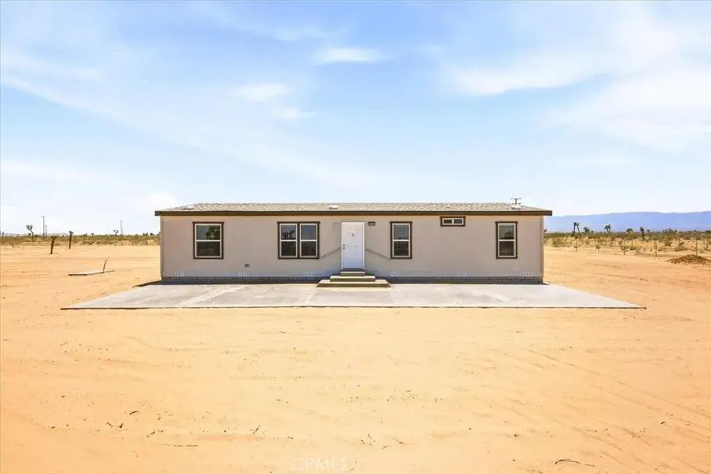 7625 Luna Road, Phelan