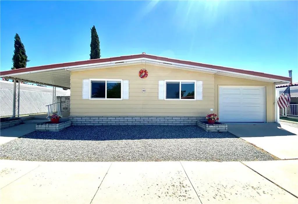 1053 W Johnston Avenue, Hemet