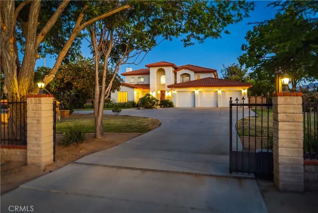 2020 W Avenue North, Palmdale