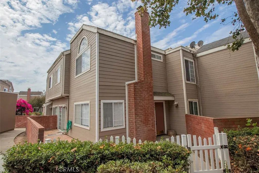 2460 Village Green, Santa Maria