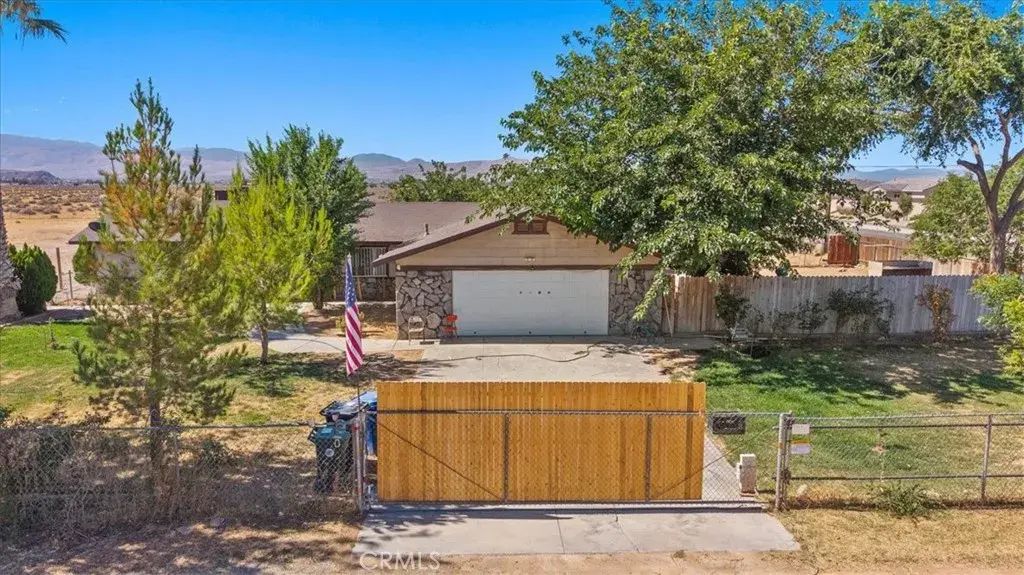 22935 Standing Rock, Apple Valley