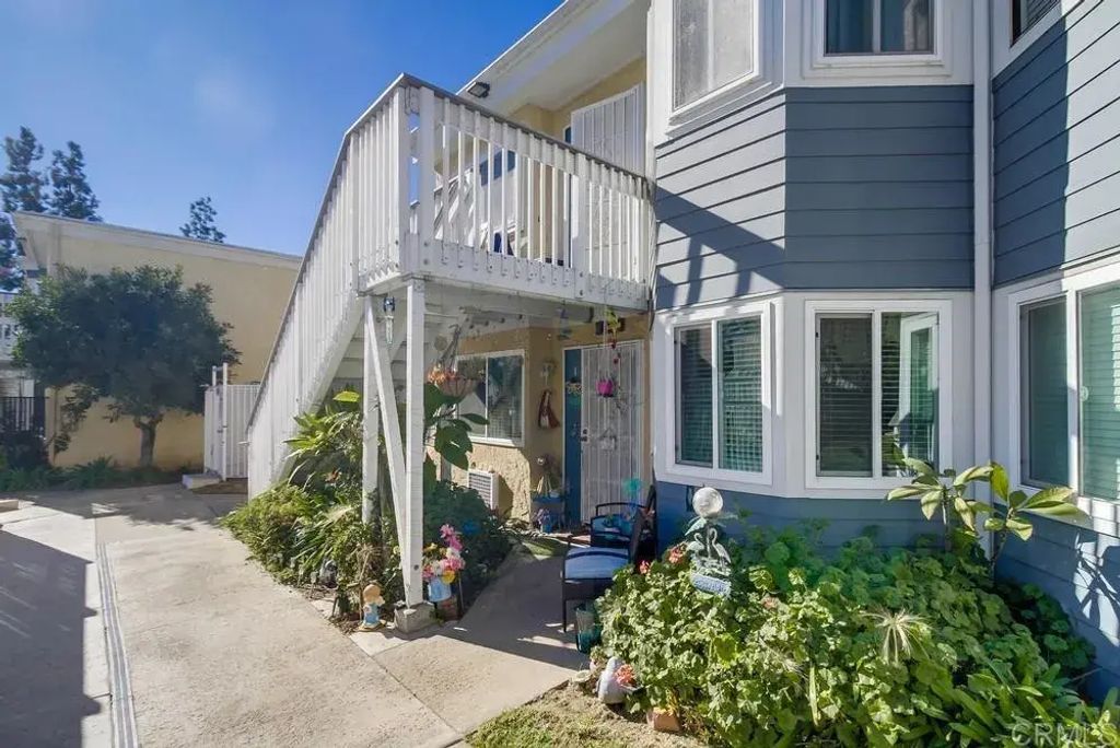 12616 Lakeshore Drive 1, Lakeside