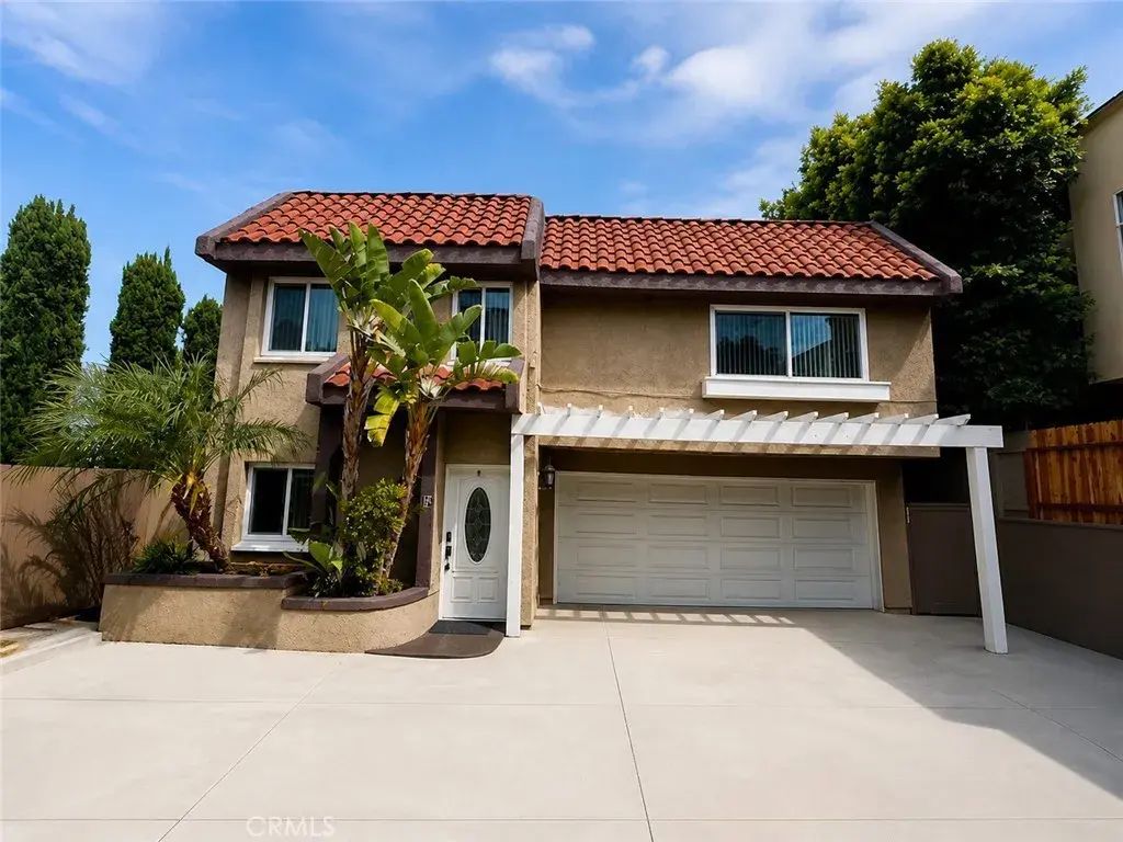2558 Orange Avenue F, Costa Mesa