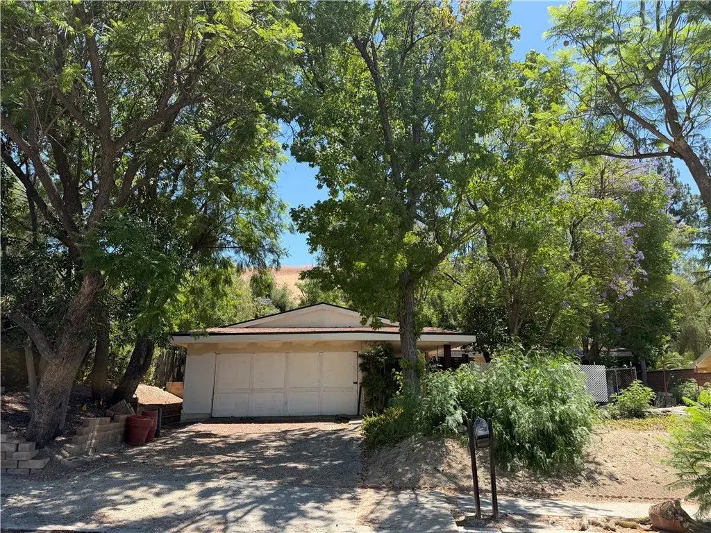 7262 Cirrus, West Hills