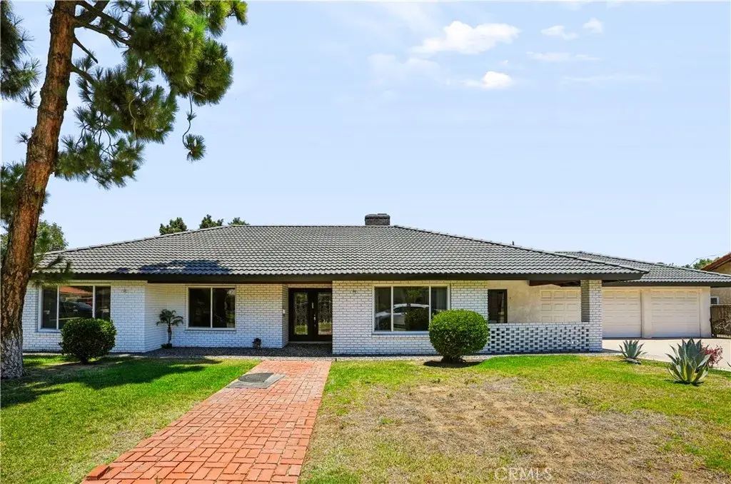 1033 Alta Loma, Corona