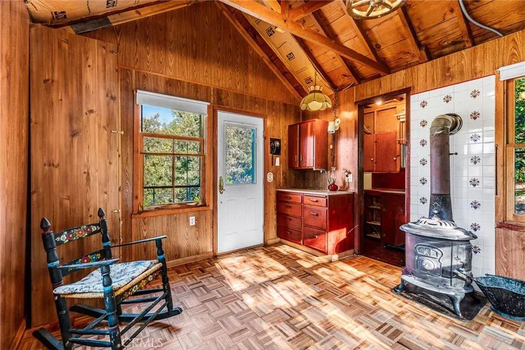 21747 Ridge Drive, Cedarpines Park