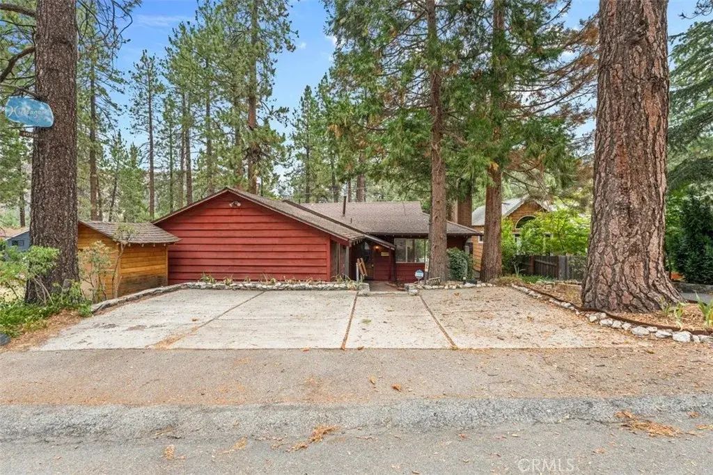 1056 Lark, Wrightwood