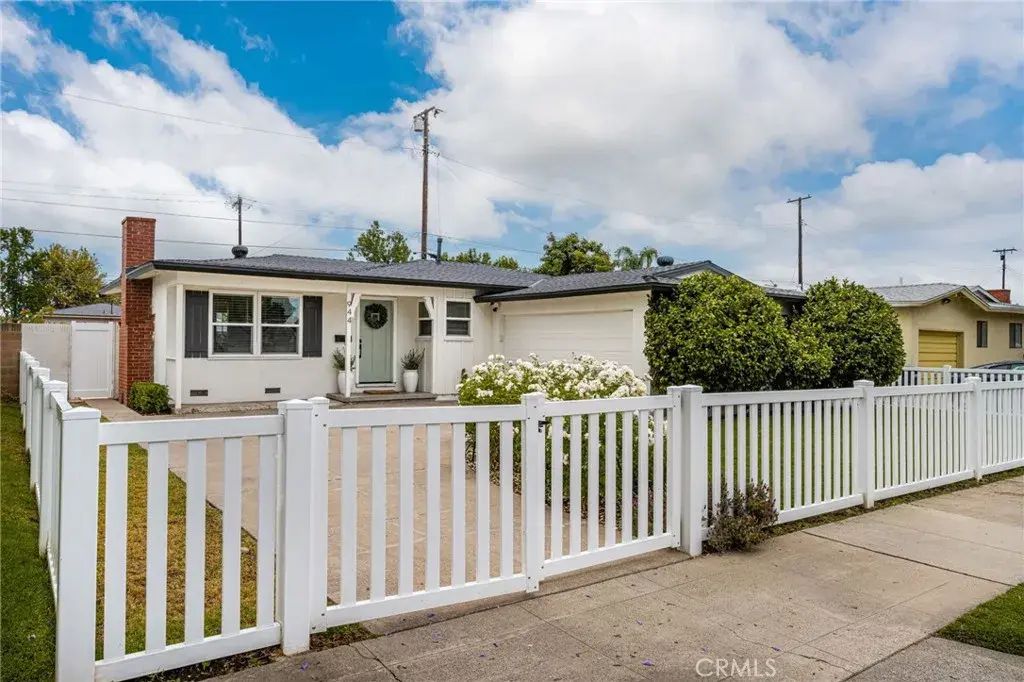 944 W Acacia Avenue, Orange