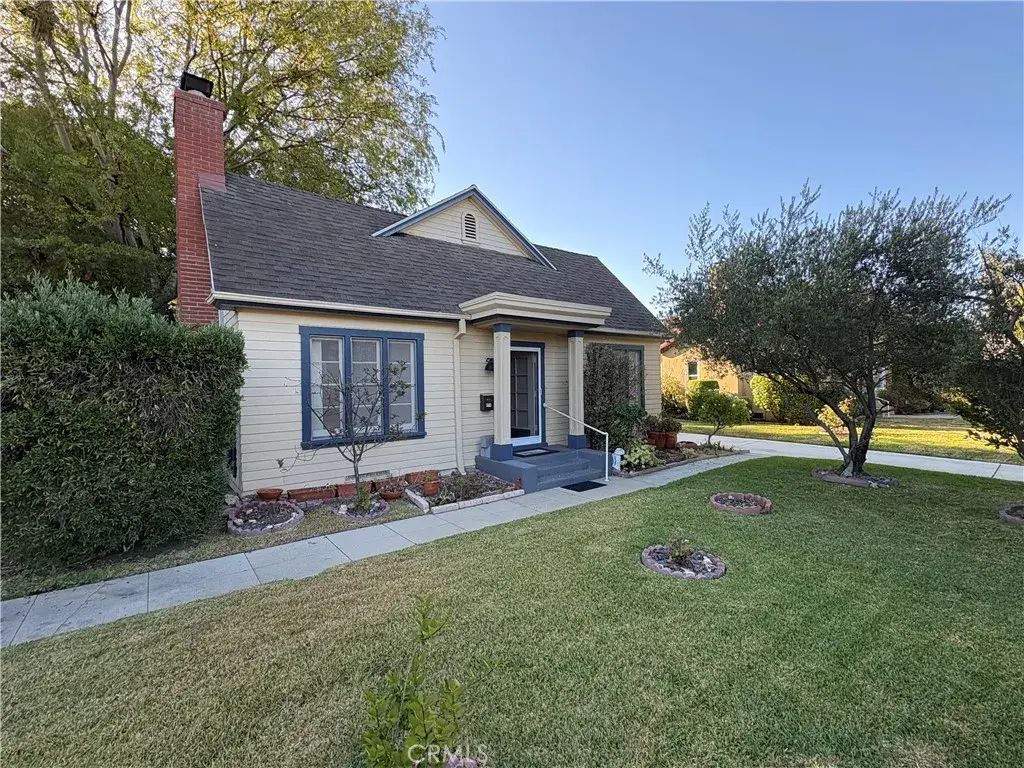 894 S Los Robles Avenue, Pasadena