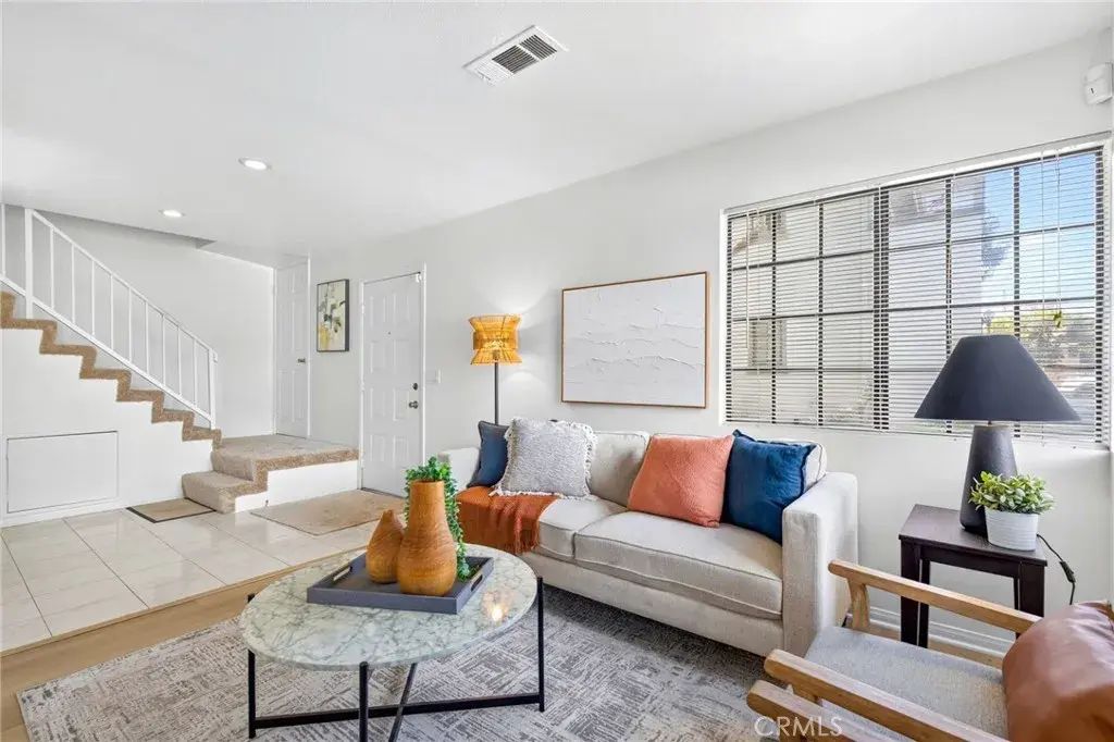 2529 California Avenue, Signal Hill