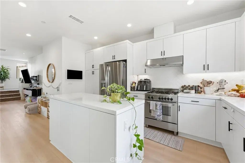 137 Milky Way, Irvine