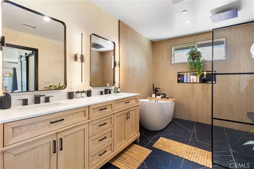 6952 Cozycroft Avenue, Winnetka