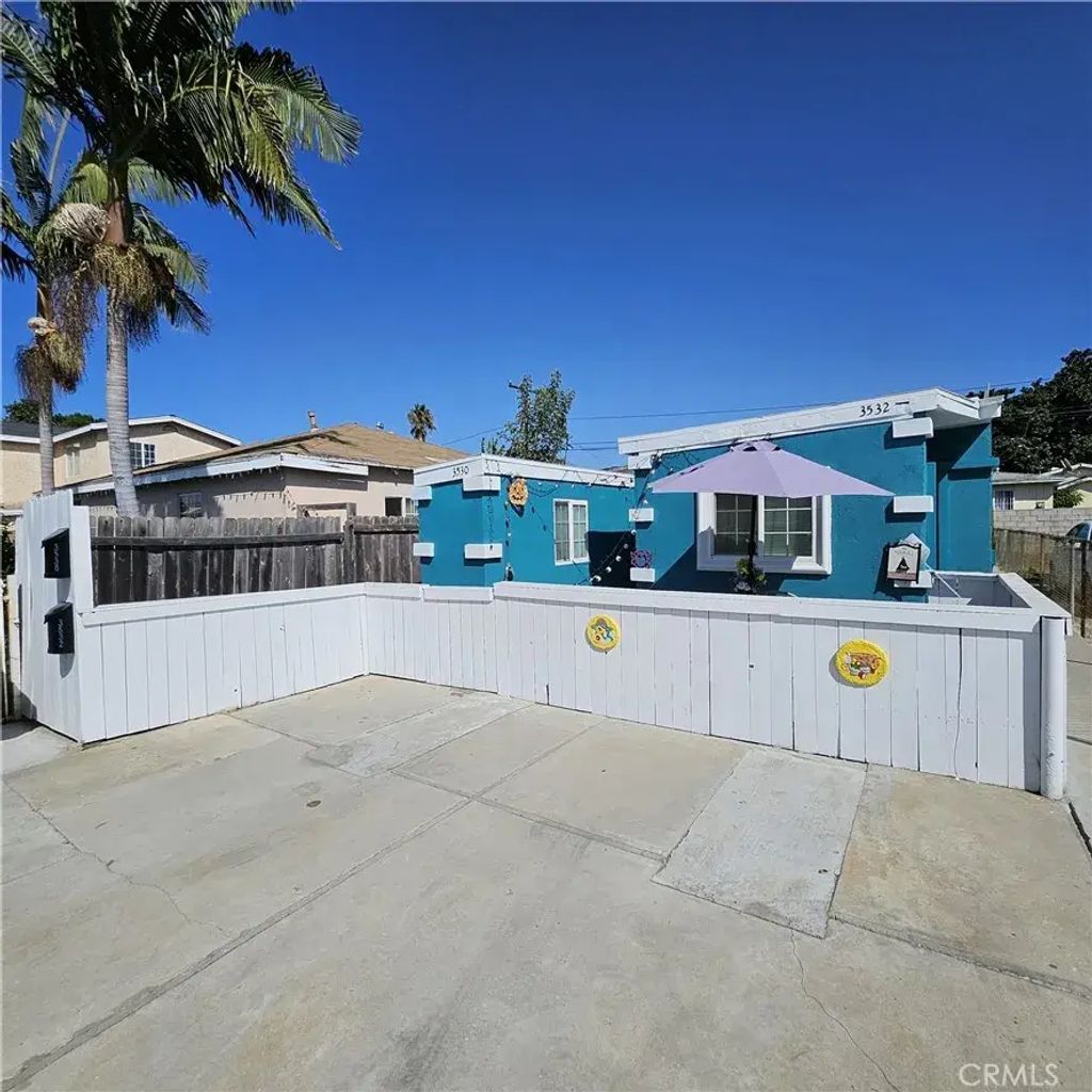 3532 Baltic Avenue, Long Beach