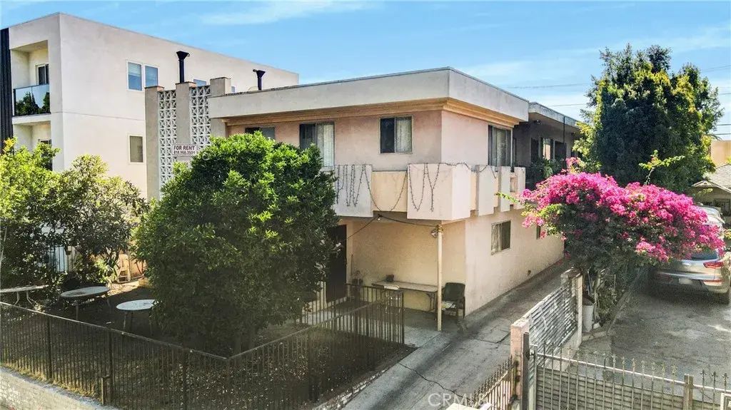 6651 Beck, Los Angeles