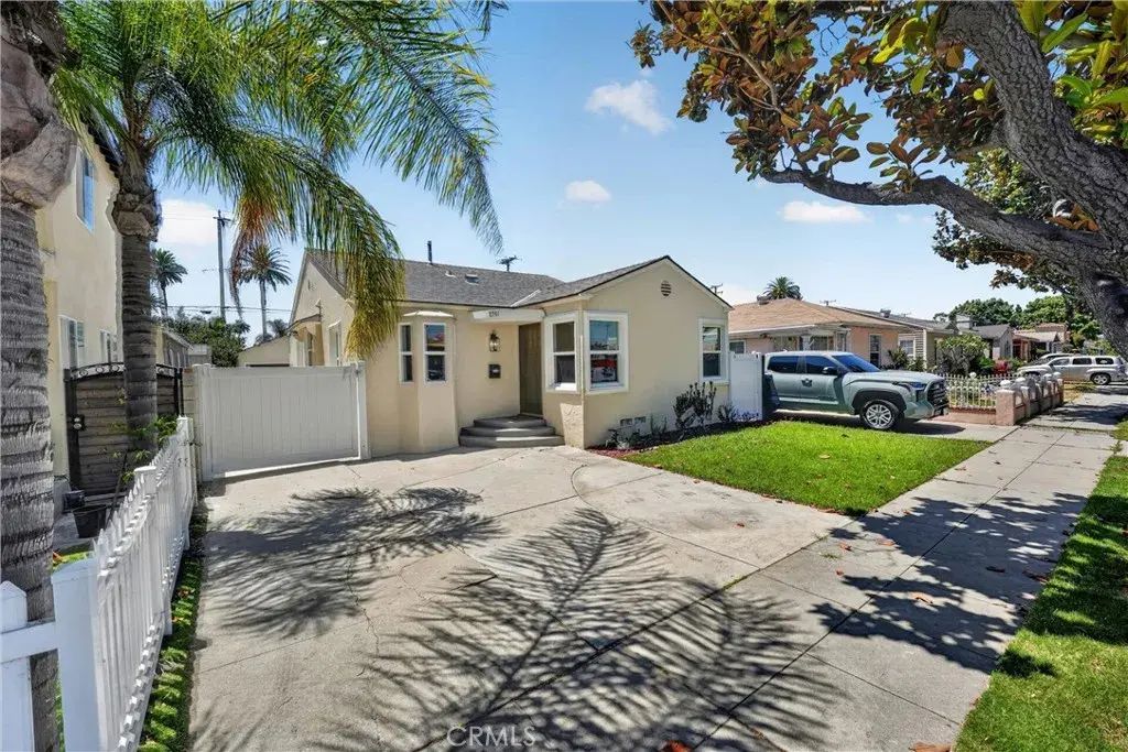 2741 Gale Avenue, Long Beach