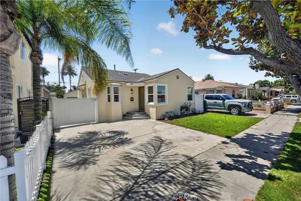 2741 Gale Avenue, Long Beach