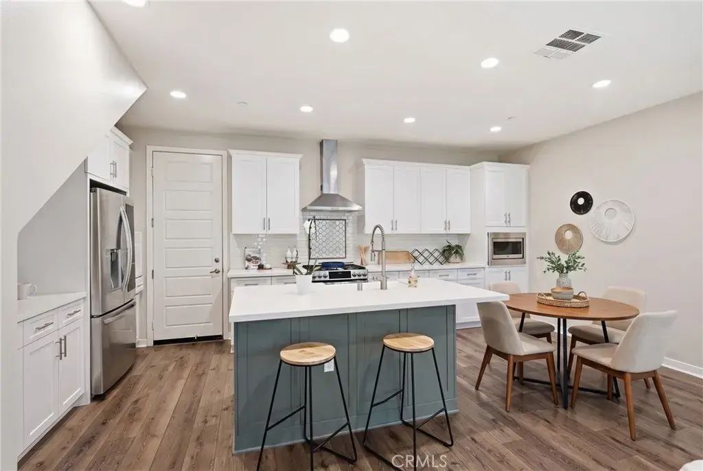 19540 Astor, Northridge