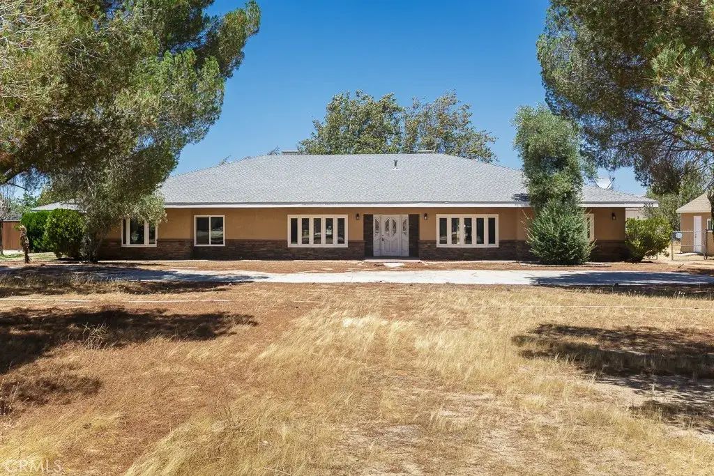 2017 W Avenue O4, Palmdale