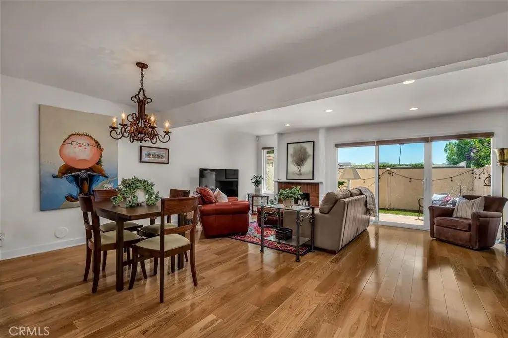 21555 Burbank Boulevard 47, Woodland Hills