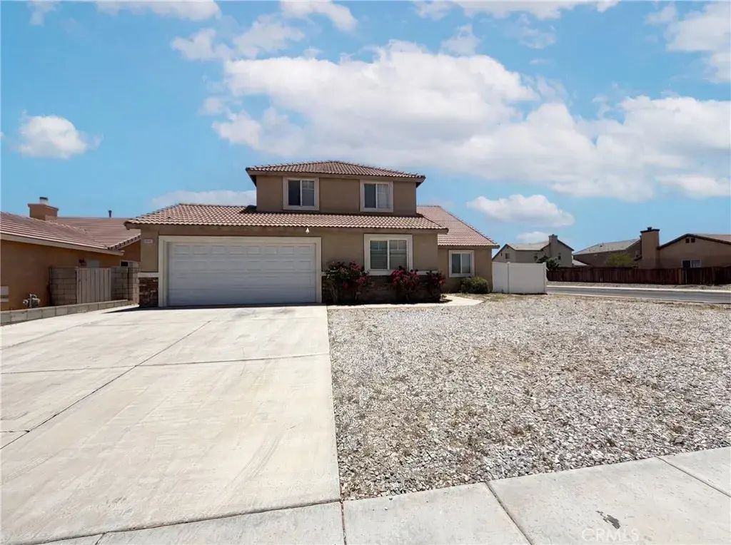 11401 Villa, Adelanto