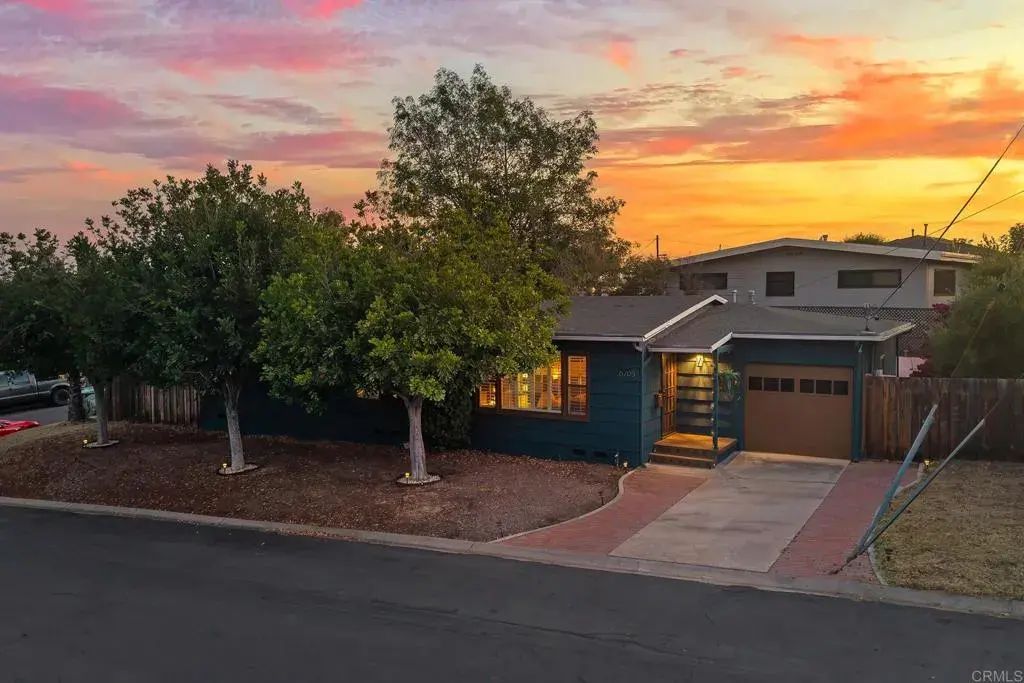 6705 Rolando Knolls Dr, La Mesa