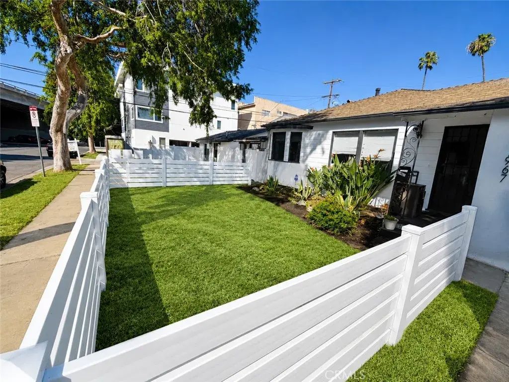 11967 Bray, Los Angeles
