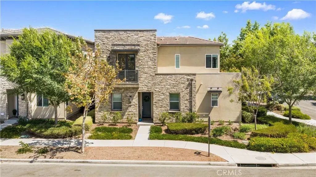 220 Follyhatch, Irvine