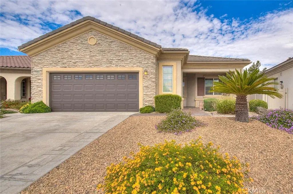 19360 Galloping Hill, Apple Valley