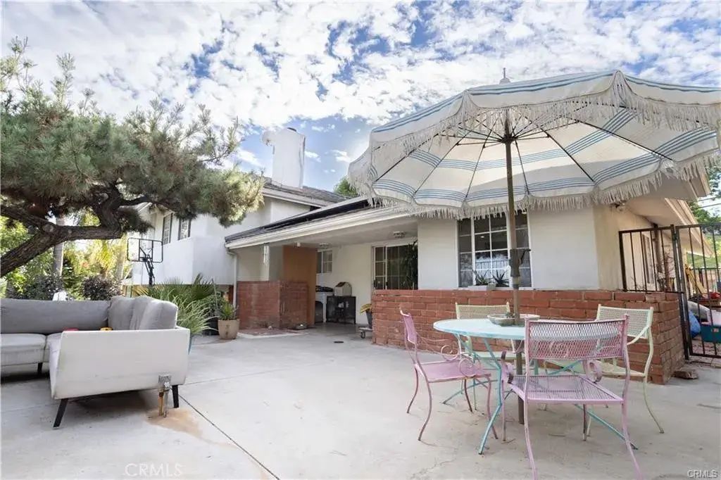 9525 Woodley, North Hills