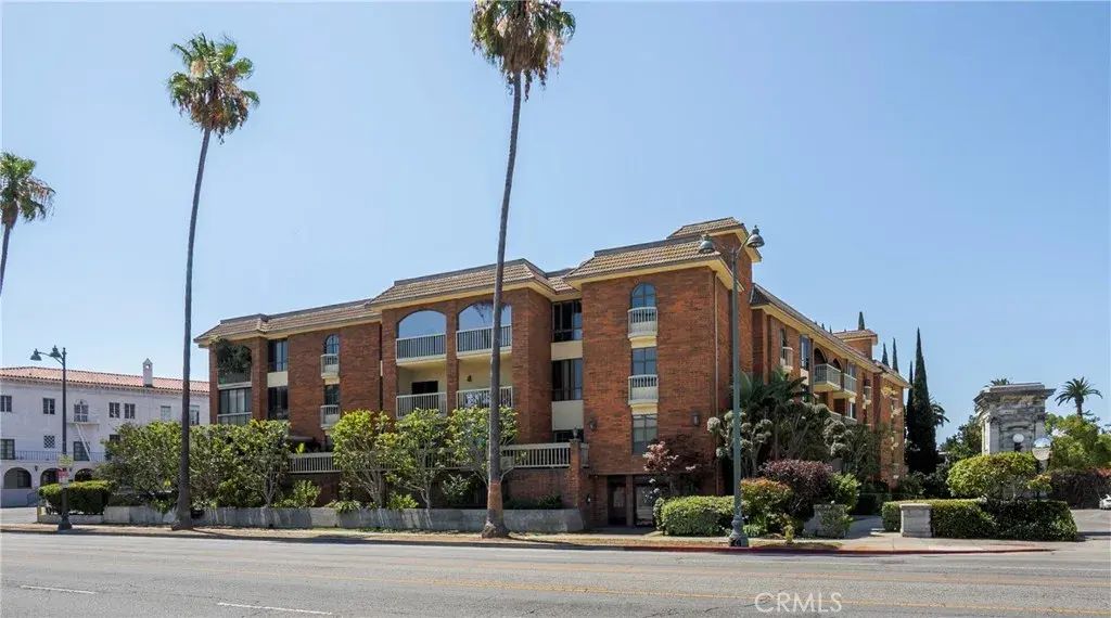 4444 Wilshire 102, Los Angeles