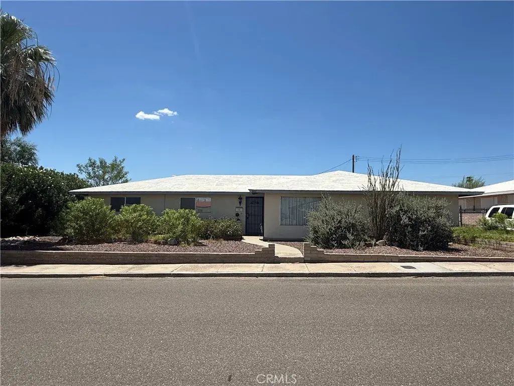 1611 Collins, Needles