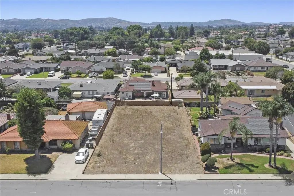 12440 Russell, Chino