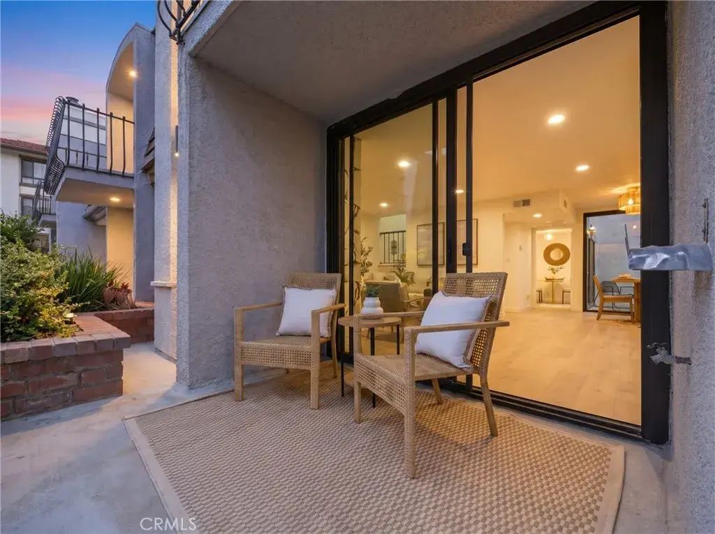 8125 Redlands Street 109, Playa Del Rey