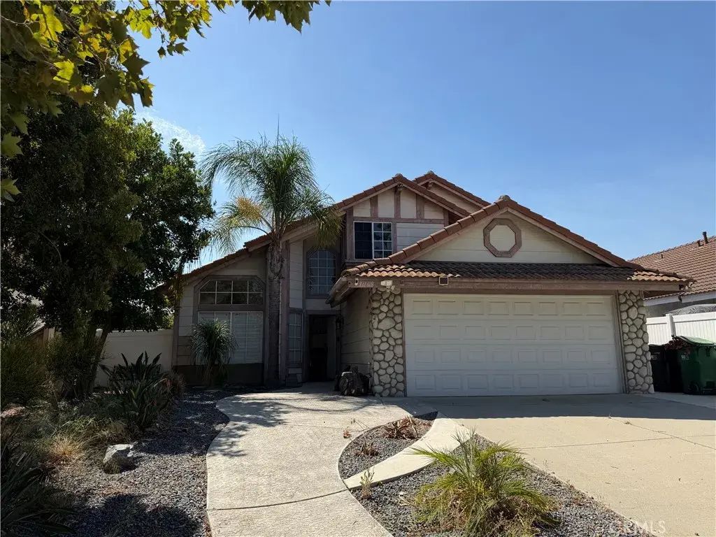 1069 Redberry, Corona
