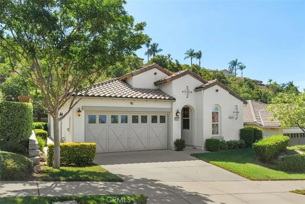 24251 Augusta, Corona