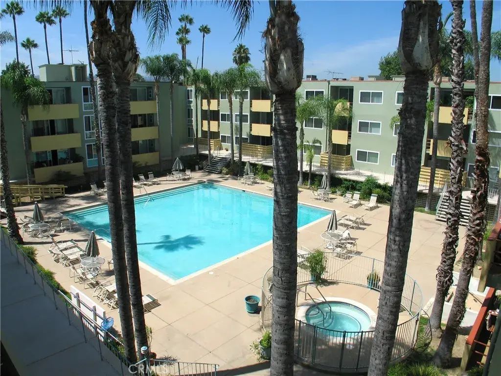 4915 Tyrone 221, Sherman Oaks