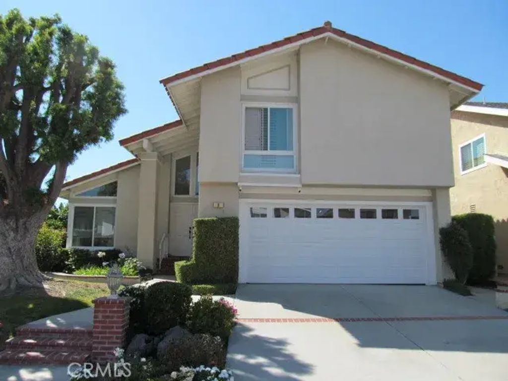 8 Bellezza, Irvine