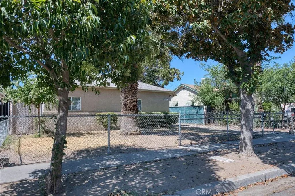 3827 E Hamilton, Fresno