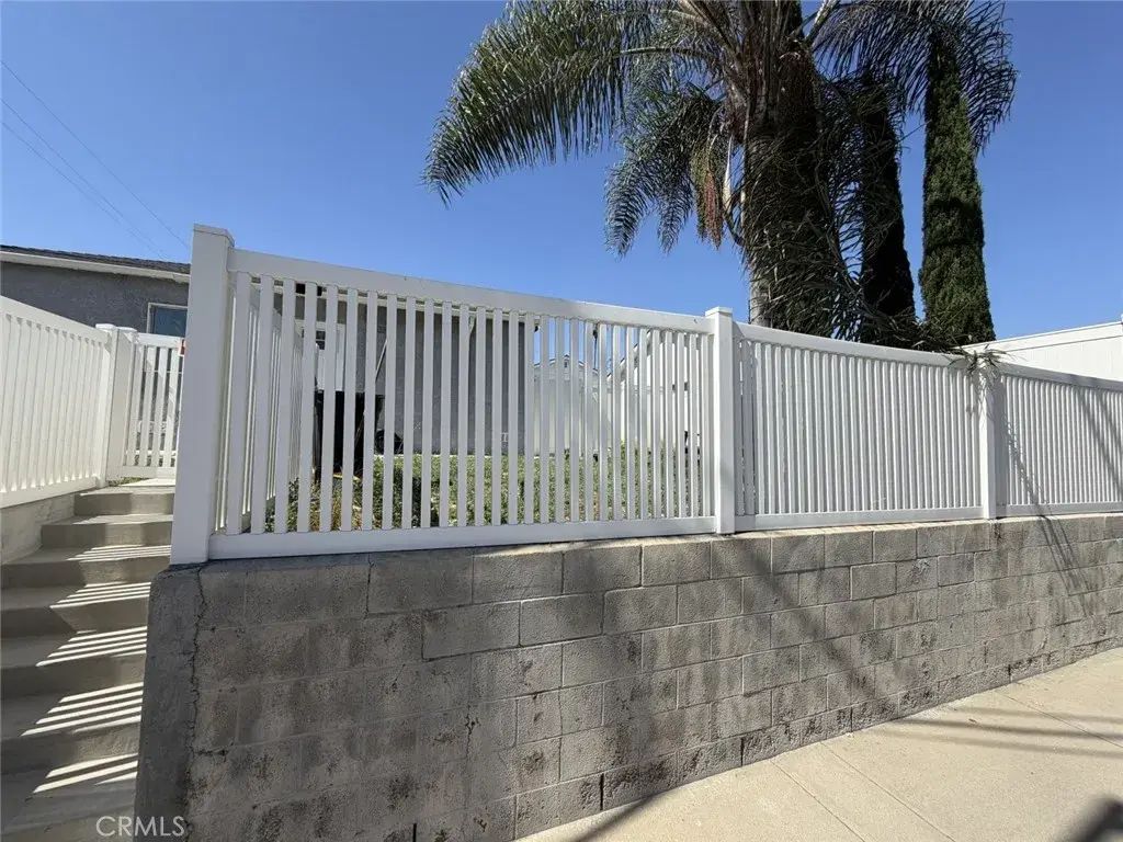 7502 N Hollywood Way, Burbank