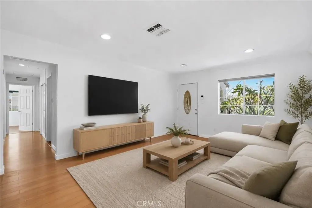 8747 Stansbury Avenue, Panorama City