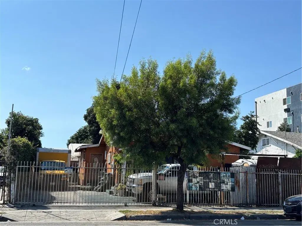 10821 Compton, Los Angeles