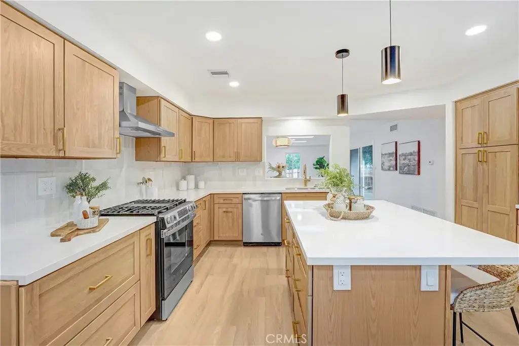 22323 Miranda Street, Woodland Hills