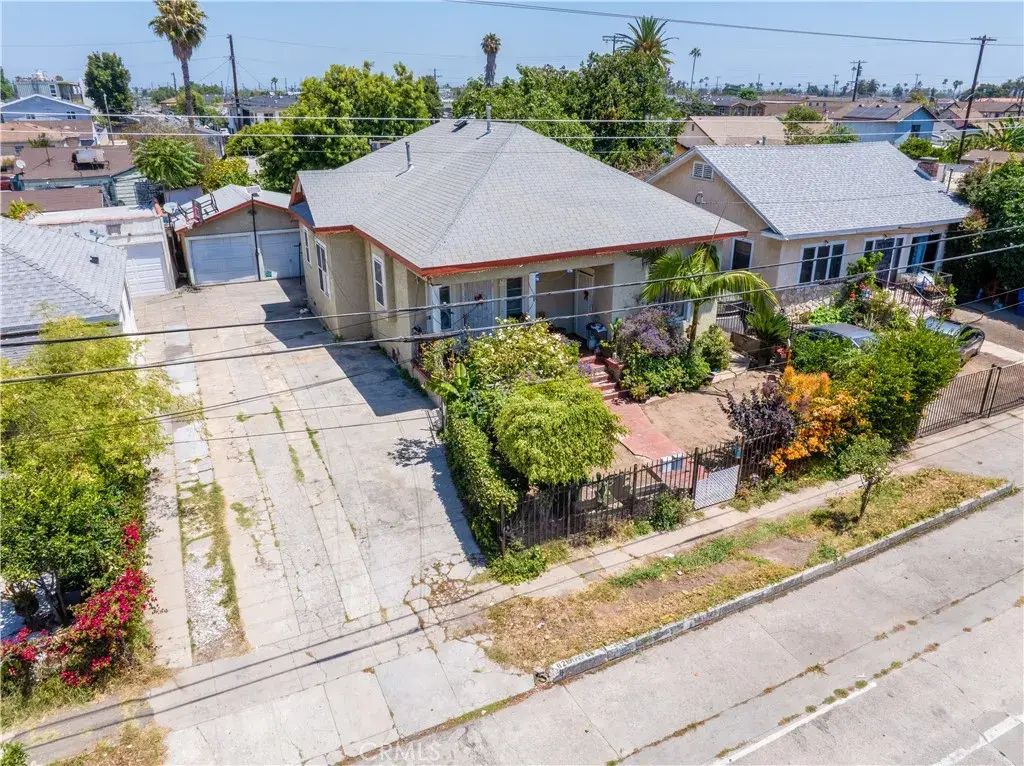 821-823 W 98th Street, Los Angeles