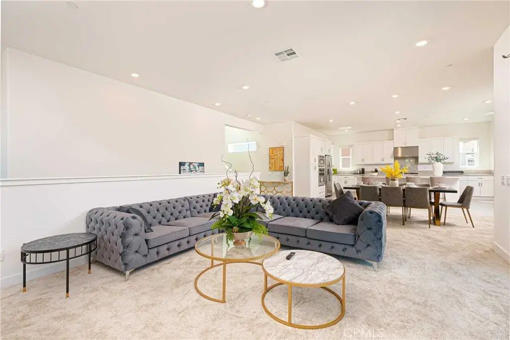 136 Sentosa, Irvine
