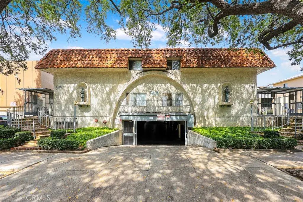 333 Riverdale Drive 16, Glendale