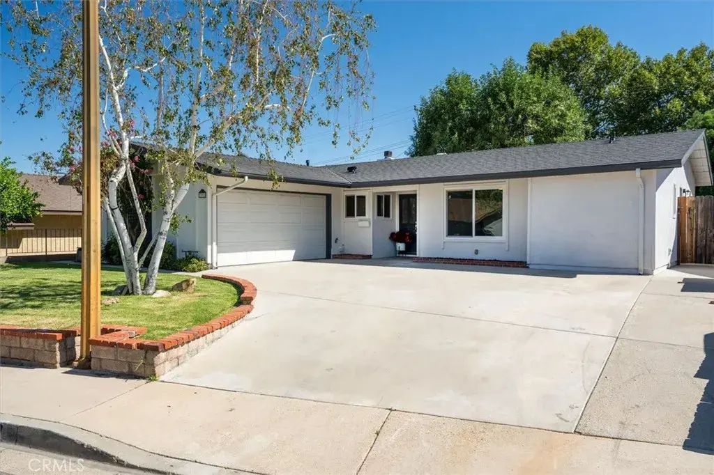 27912 Newbird Drive, Saugus