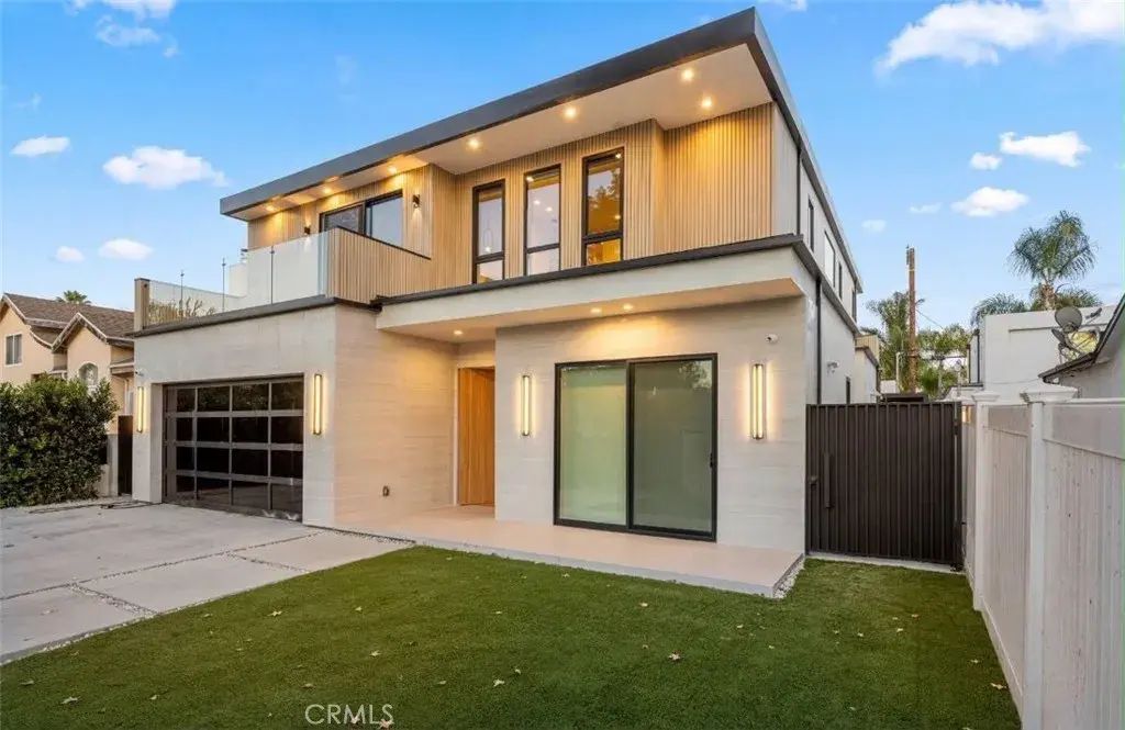 5028 Lindley, Encino